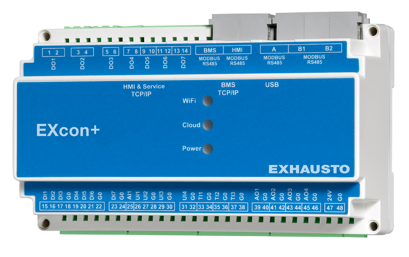 VEX1000 kan levereras med 3 automatikalternativ:
> Integrerad EXcon+ automatik (Standard) – Aggregatet är utrustat med EXcon+. Alla interna el- och automatikkomponenter i aggregatet är anslutna till den medföljande automatikboxen och sluttestade från fabriken.
> Controller Ready (Option) – Alla interna el- och automatikkomponenter i aggregatet är anslutna till el- och automatikboxen, som är förberedd för montering av alternativ automatik efter kundens eget val. (Externa automatikkomponenter medföljer inte)
> Utan automatik (Option) – aggregatet levereras utan automatikbox, automatik, elektrisk förtrådning och sensorer. Kunden ansvarar själv för el och automatik. (Styrningar och motorer till roterande värmeväxlare, fläktar och spjäll ingår)
Ny EXcon+ automatik säkerställer optimal styrning av inomhusklimatet inom så gott som alla användningsområden.
Det intuitiva användargränssnittet, anpassat för fördefinierade användargrupper, och den optimerade kalenderfunktionen säkerställer enkel och snabb inställning och anpassning av inomhusklimatet.
EXcon+ automatiken används för styrning av bl.a. luftflöden, värme och kyla. Hur och när automatiken växlar mellan de inbyggda funktionerna ställs in i driftprogrammet. Programmet kan vid behov åsidosättas genom tillfälliga tvångsstyrningar, varefter det aktiva driftprogrammet återupptas.
Val av EXcon+ ger utöver ett brett urval av standardstyrningsformer möjlighet att använda EXHAUSTOs patenterade Dynamiska Tryckkontroll (aDCV).
> Dynamisk tryckkontroll (aDCV) ger möjlighet att optimera driften med konstanttrycksreglering av ventilationssystem med variabla luftflöden. Genom den patenterade adaptiva tryckregleringen kan upp till 20 % energibesparing uppnås jämfört med ett behovsstyrt system med konstanttrycksreglering (DCV).
EXcon+ automatiken kan styras från manöverpanel, CTS eller webbserver via nätverk eller via integrerat WiFi. WiFi nås enkelt från din surfplatta eller PC genom att följa snabbguiden, som medföljer automatikboxen.
EXcon+ nätverkskommunikation stöder BacNet över TCP/IP och MODBUS över RS485 eller TCP/IP.
> Maximal värmeåtervinning. Minimal avfrostning.
VEX1000 med EXcon+ använder intelligent, tryckstyrd bypass-avfrostning, som endast aktiveras vid verkliga tecken på isbildning. Därmed undviks onödiga avfrostningscykler, energiförbrukningen reduceras och värmeåtervinningen hålls på en hög nivå.
När EXcon+ registrerar tecken på isbildning i värmeväxlaren öppnas bypass-spjället gradvis, så att en del av den kalla uteluften leds förbi värmeväxlaren. Den varma frånluften bidrar därefter till att snabbt smälta och avlägsna isen i växlaren.
Illustrationen visar ett exempel där 20 % av luften leds genom bypass, medan 80 % fortfarande passerar genom värmeväxlaren och värms upp. Detta säkerställer en energieffektiv drift med minimal energiförlust.
Den modulerande styrningen öppnar endast bypass-spjället i den utsträckning som krävs. Resultatet är hög komfort, säker vinterdrift och maximal energieffektivitet.
För att upprätthålla den önskade tilluftstemperaturen rekommenderas att använda ett eftervärmebatteri.